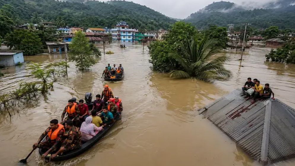 ১০ লাখ বানভাসির মাথাপিছু বরাদ্দ ২৮ টাকা, ৩ কেজি চাল!