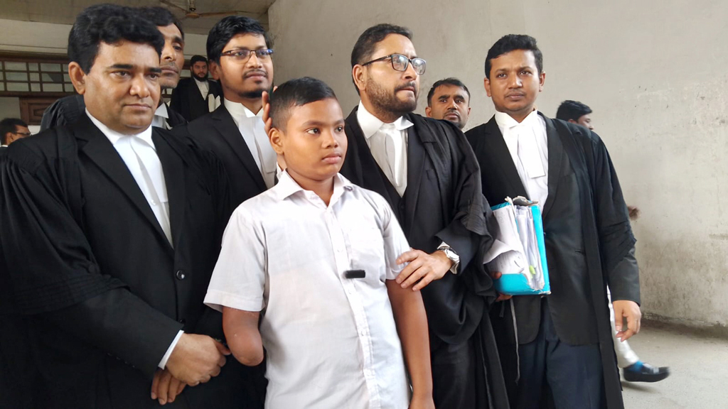 ওয়ার্কশপে হাত হারানো শিশু নাঈম পেল ৩০ লাখ টাকা